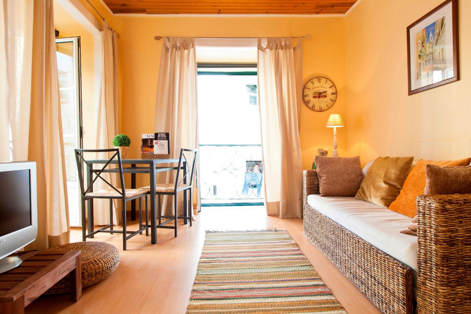 In Vibrant Bairro Alto Appartamento Lisbona